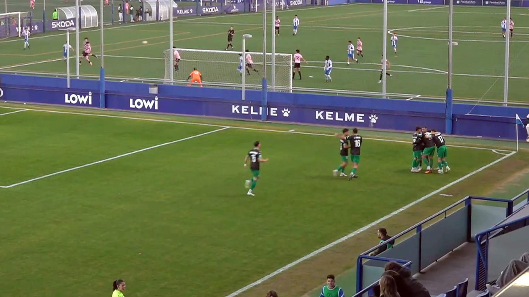 Celebraci&oacute; de gol en el camp de l'Espanyol B