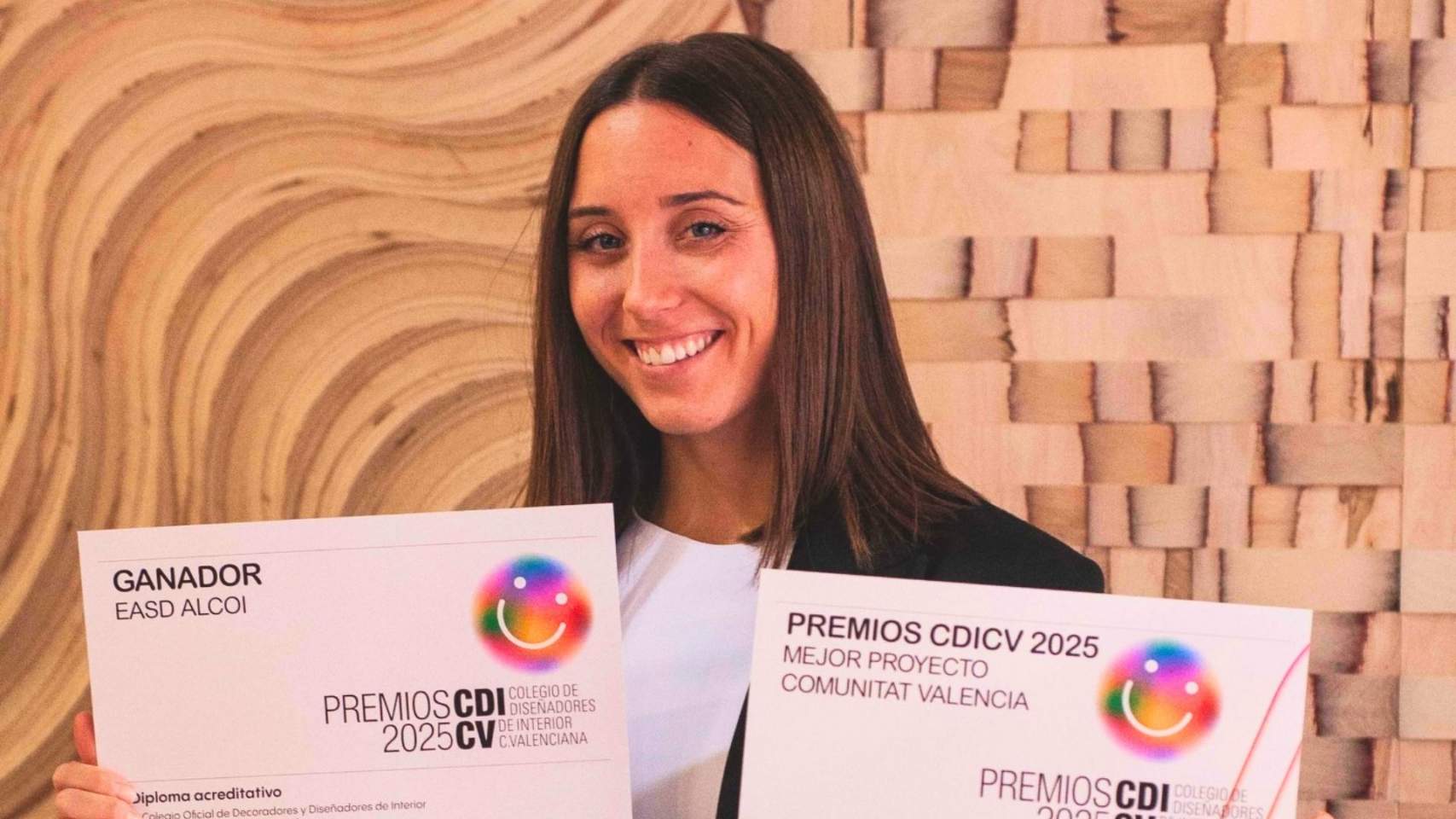 Alba Beneyto amb el premi / Foto: EASDA